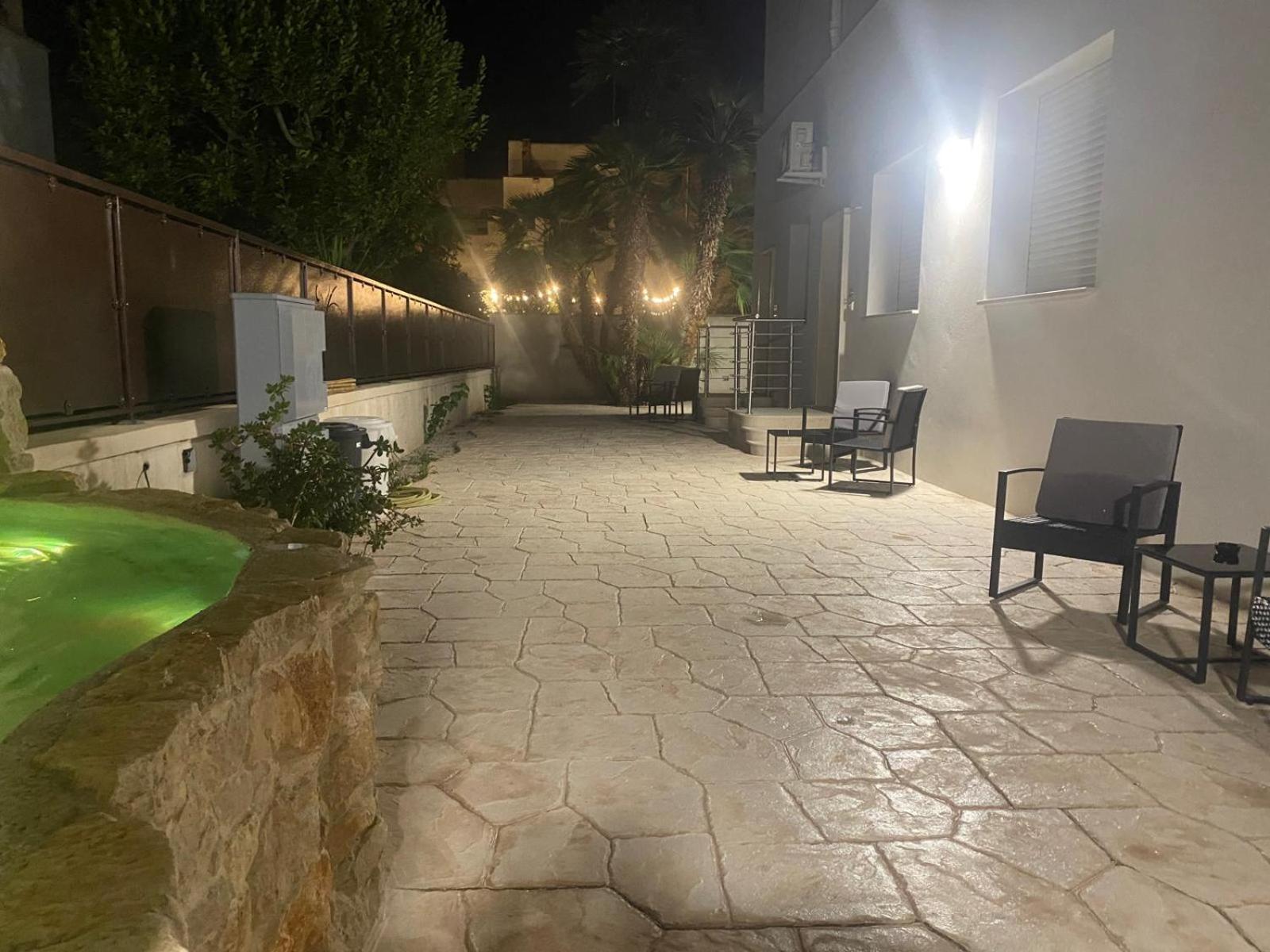 Elegante Bilocale Con Giardino Apartment Лече Екстериор снимка